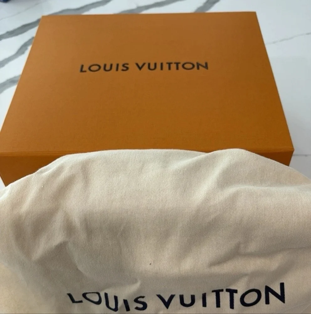LOUIS VUITTON ALMA BB Monogram with Strap/ New/ Never Carried - Picture 8 of 11